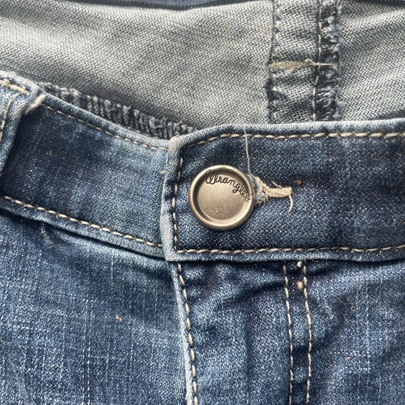 Wrangler Light Blue Denim with Zigzag Stitching - Picture 2 of 6